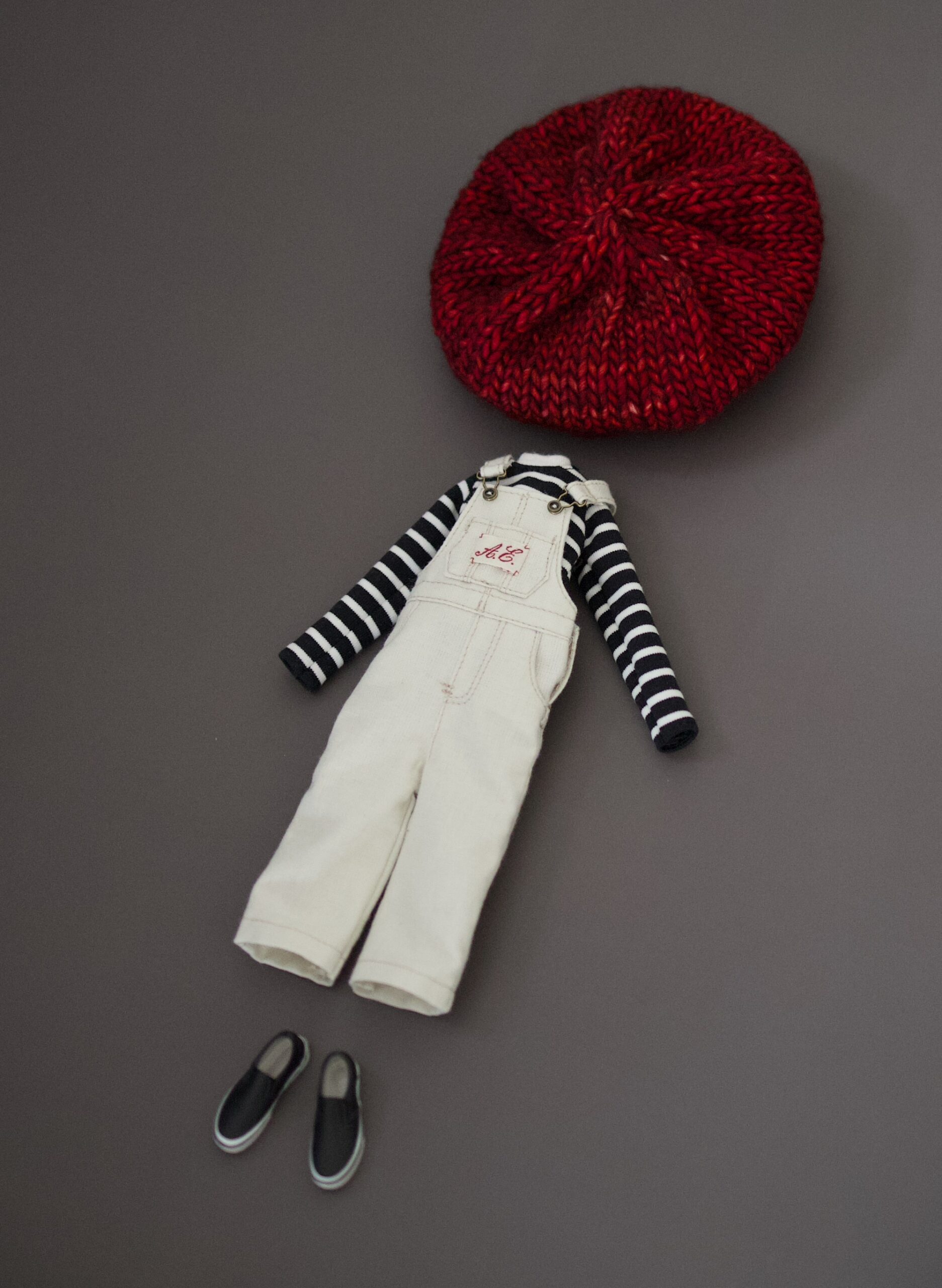 Long Sleeve T-shirt, Overall, Knitted Beret - Image 4