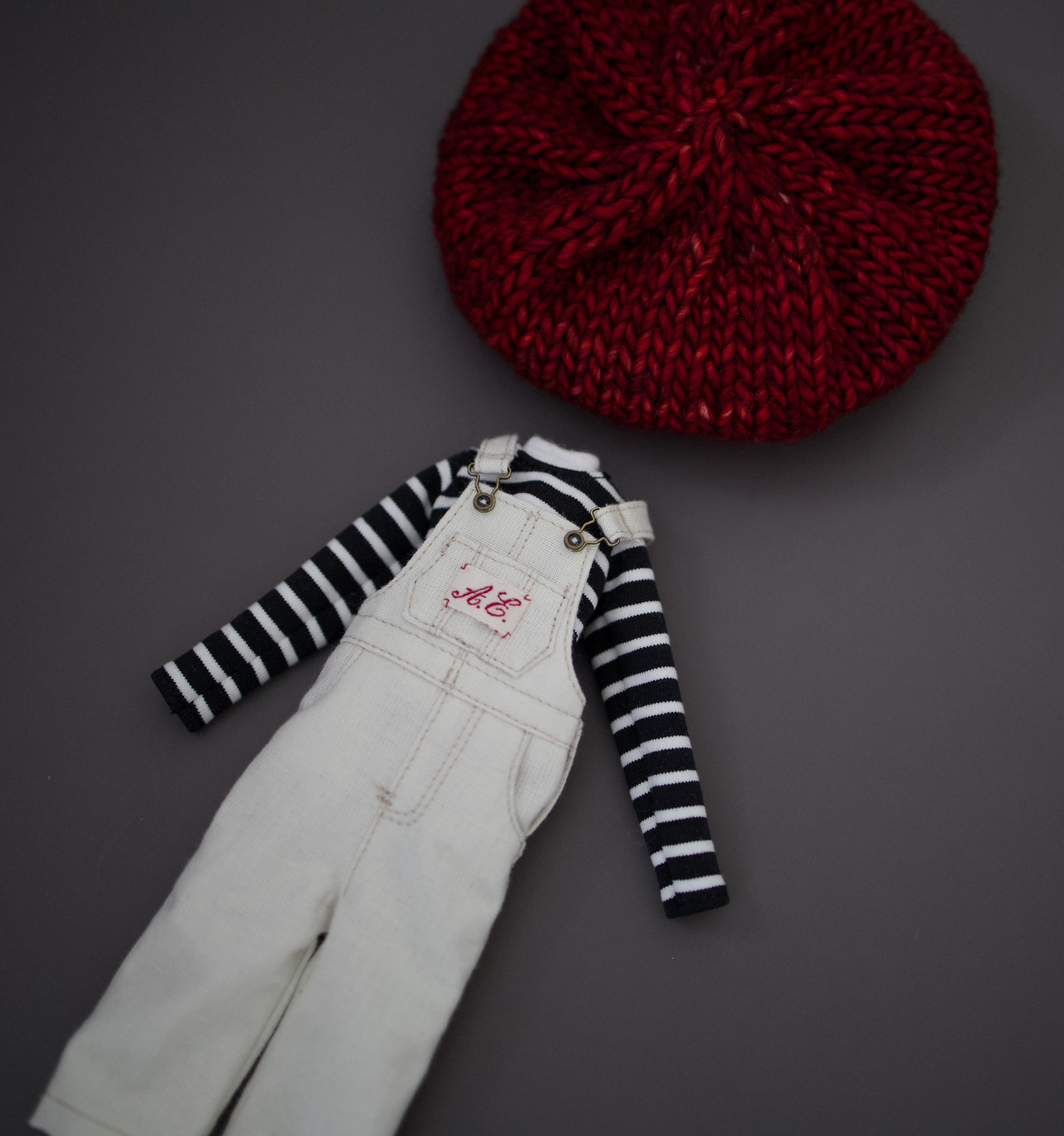 Long Sleeve T-shirt, Overall, Knitted Beret - Image 3